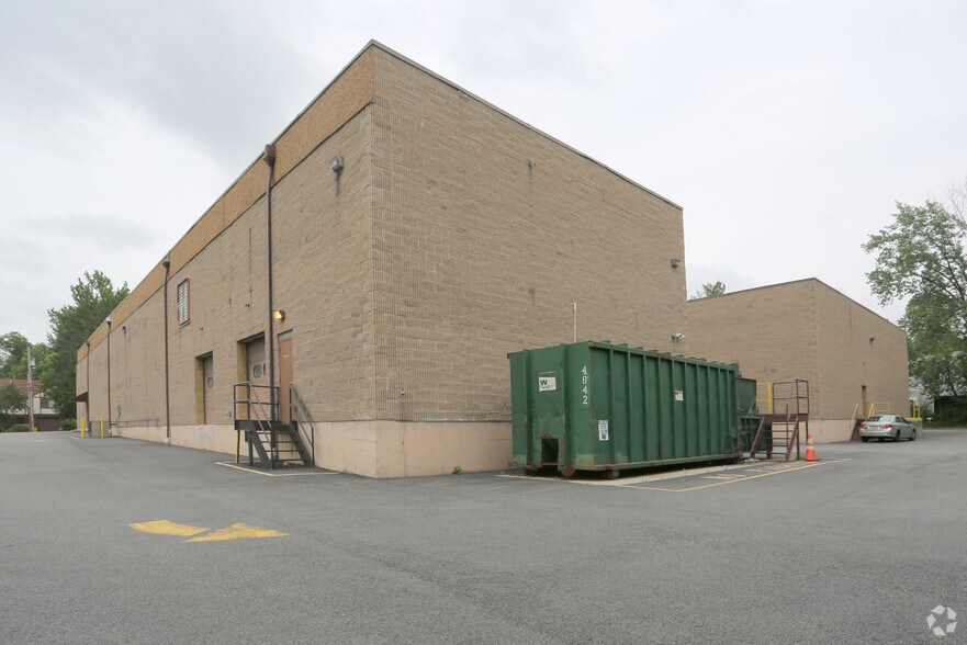 More Photos Of 160 Broadway, Cresskill Warehouse For Lease