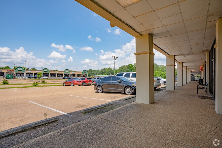 More Photos Of 5750 I 55 South, Byram Storefront For Sale