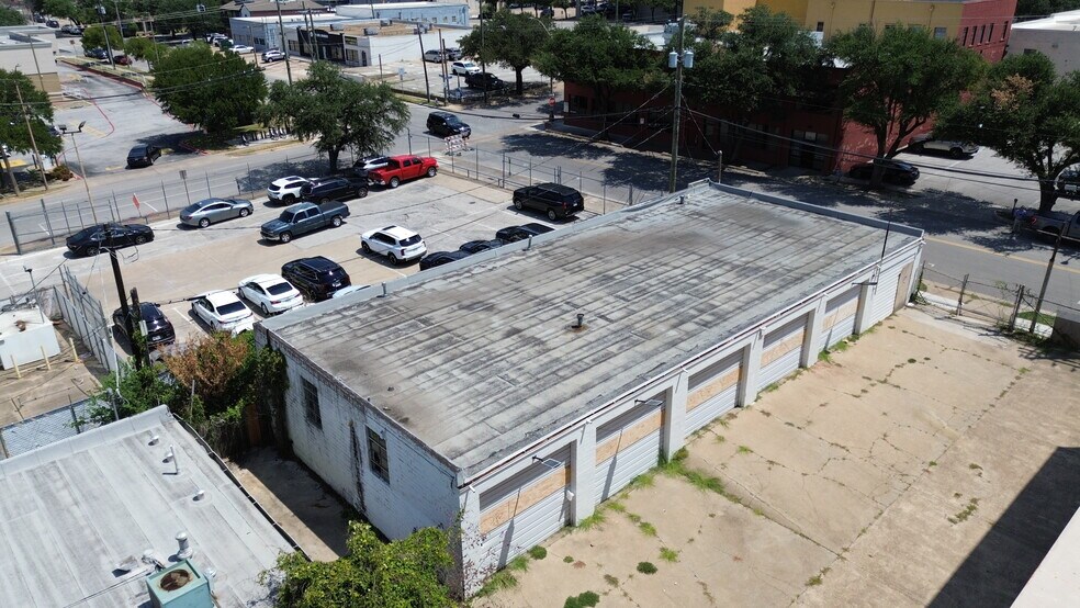 More Photos Of 1012 Florence St, Fort Worth Auto Repair For Lease