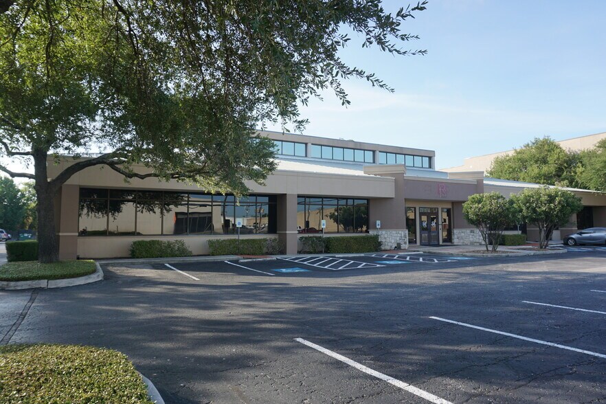 More Photos Of 922 Isom Rd, San Antonio Office For Sale
