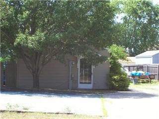 More Photos Of 10 Park Ave, Stafford Showroom For Sale