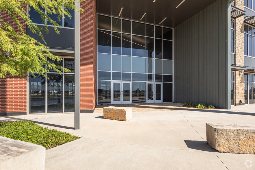 More Photos Of 750 SW 24th St, Moore Office For Lease