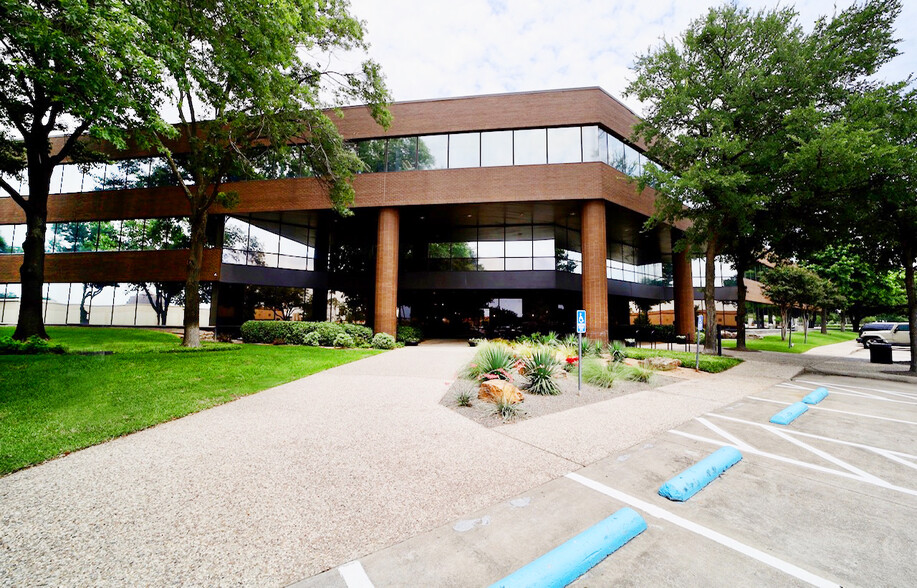 Primary Photo Of 524 E Lamar Blvd, Arlington Office For Lease