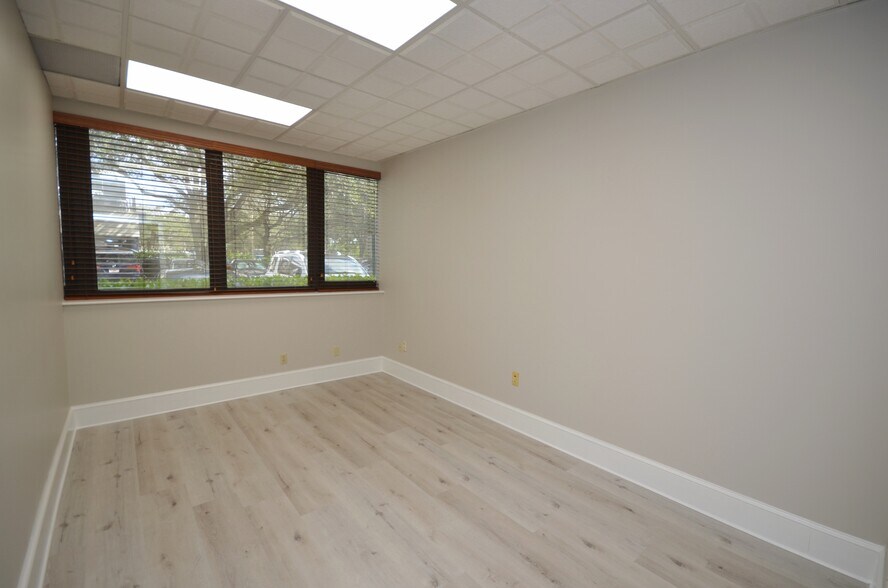 More Photos Of 14100 Palmetto Frontage Rd, Miami Lakes Office Residential For Lease