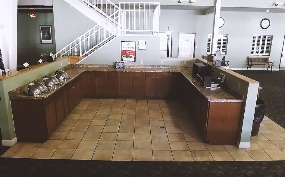 More Photos Of 612 W B St, McCook Hotel For Sale