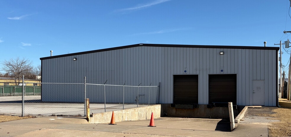 Primary Photo Of 601 N Redbud Ave, Broken Arrow Service For Lease
