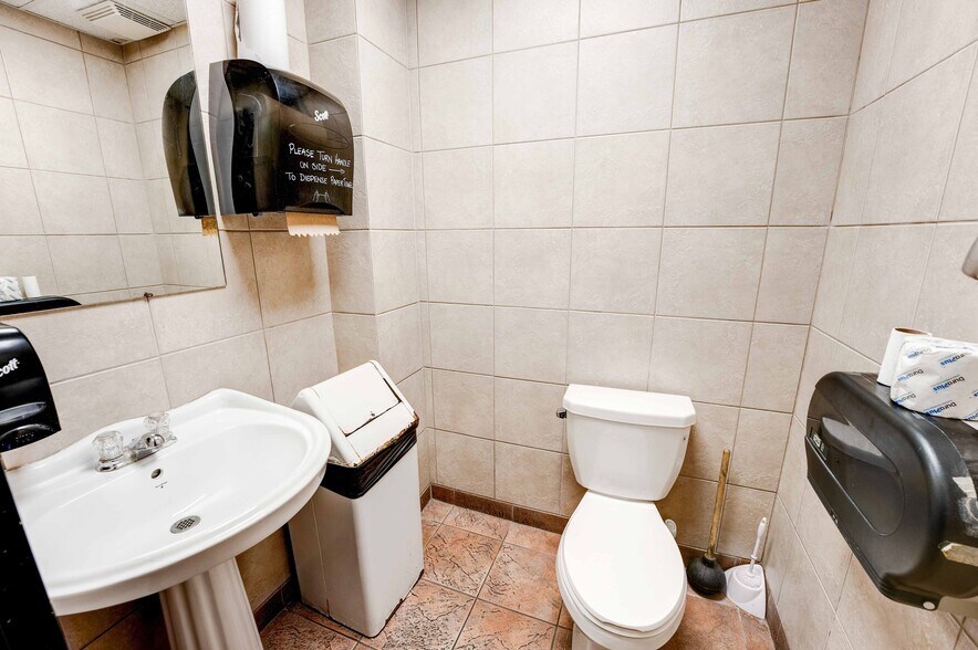 More Photos Of 231 St Paul St W, St Catharines General Retail For Sale