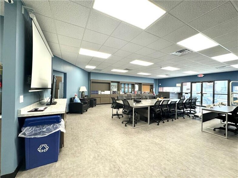 More Photos Of 107 E North St, New Castle Storefront For Sale