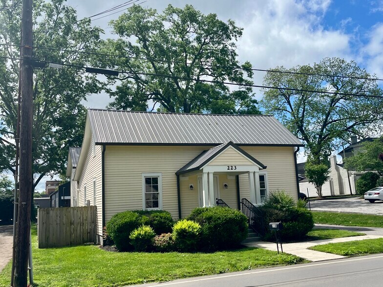 Primary Photo Of 223 Bridge St, Franklin Storefront Retail Office For Lease