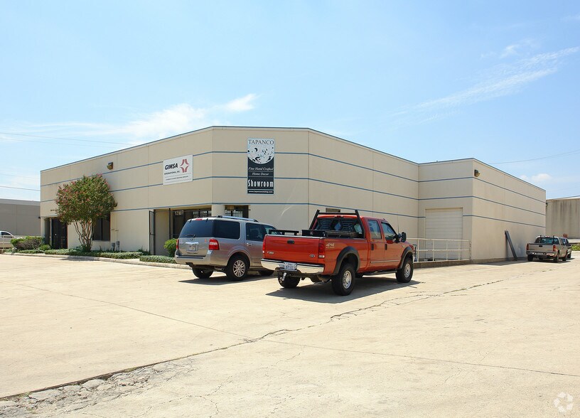 More Photos Of 12903-12907 Agency Dr, San Antonio Warehouse For Lease