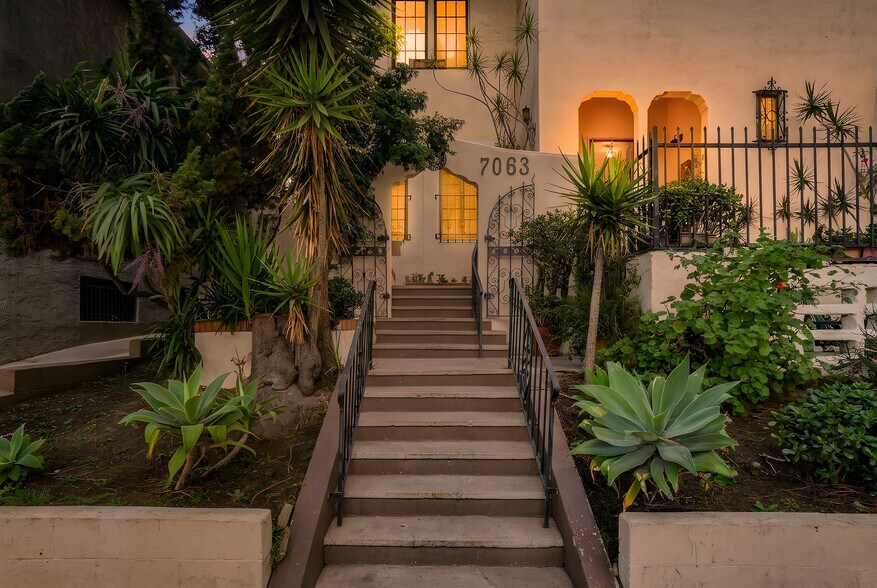 More Photos Of 7063 Lanewood Ave, Los Angeles Apartments For Sale