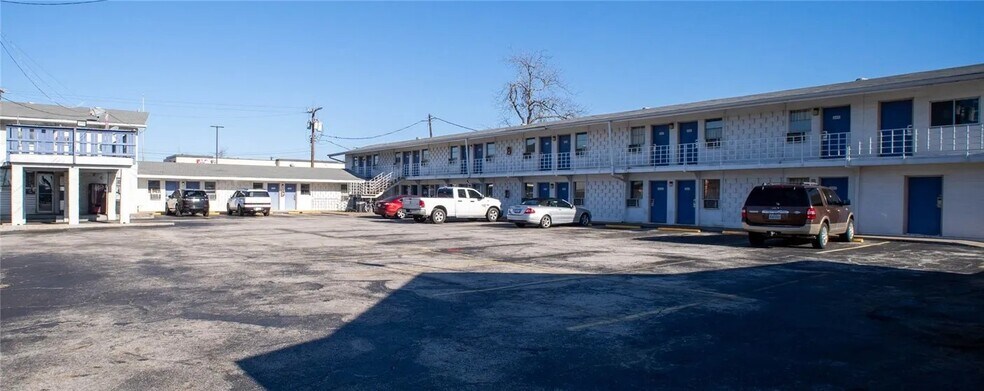 More Photos Of 520 S Jackson St, Jacksonville Hotel For Sale
