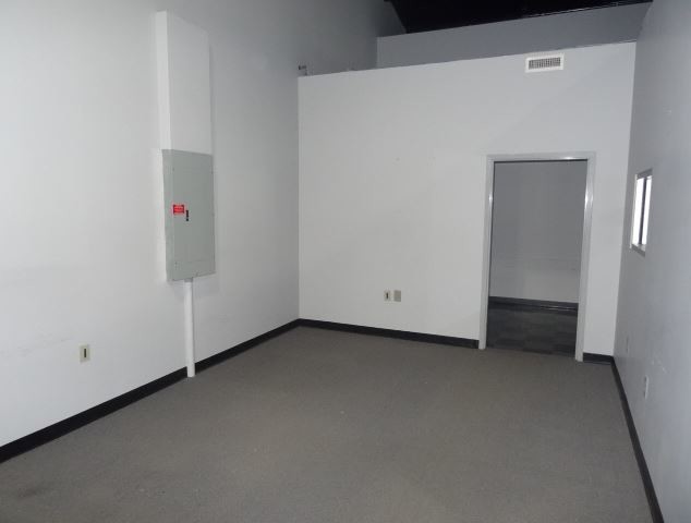 More Photos Of 4400 Bragg Blvd, Fayetteville Showroom For Lease