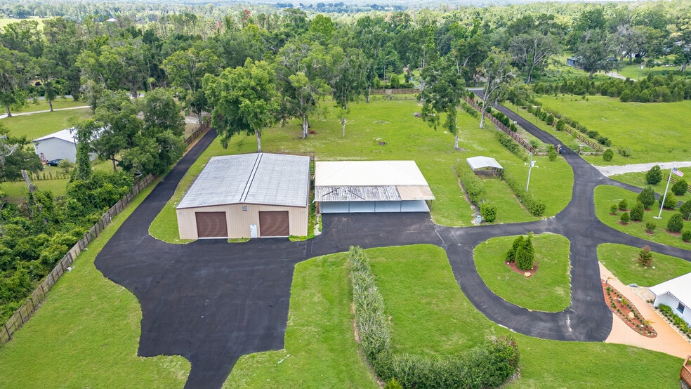 More Photos Of 27255 Hickory Hill Rd, Brooksville Specialty For Sale