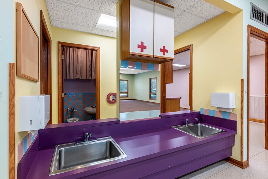 More Photos Of 71 Marco Ln, Washington Township Medical For Sale