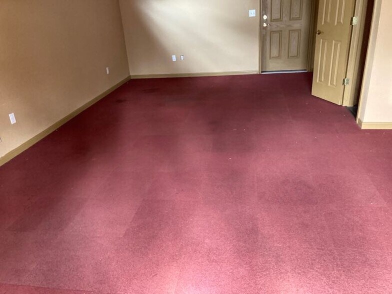 More Photos Of 1005 N 10th, Killeen Office Residential For Lease