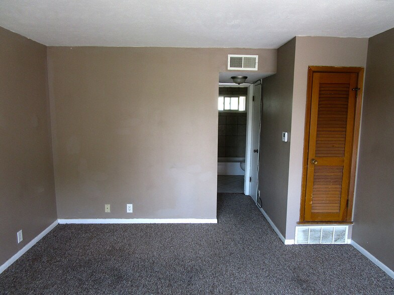 More Photos Of 3027 Chicago Cir, Omaha Apartments For Sale