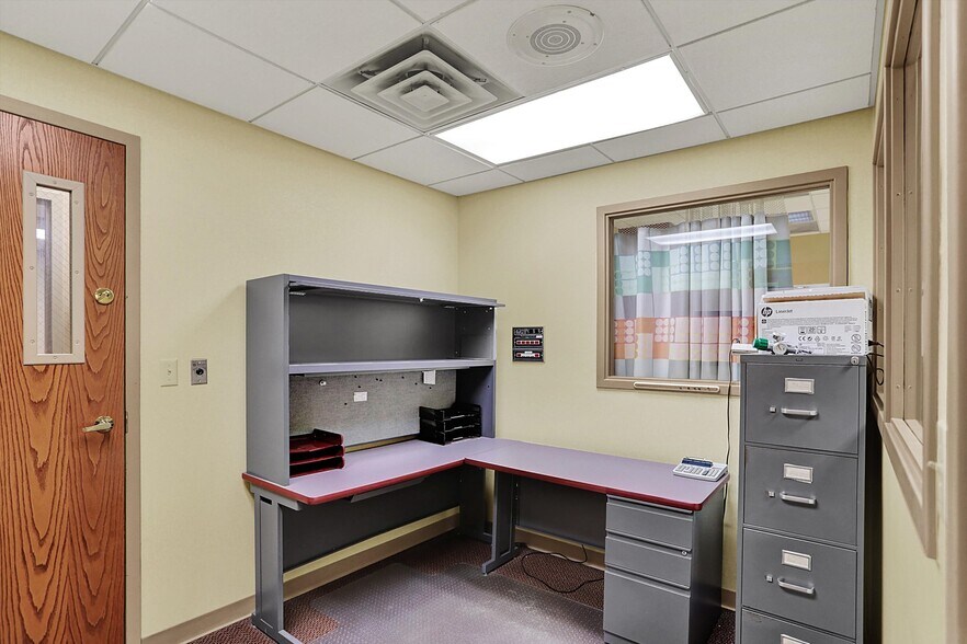 More Photos Of 711 W Gardner Dr, Marion Medical For Sale