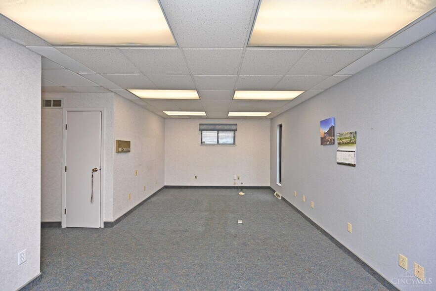 More Photos Of 910 Barry Ln, Cincinnati Medical For Lease