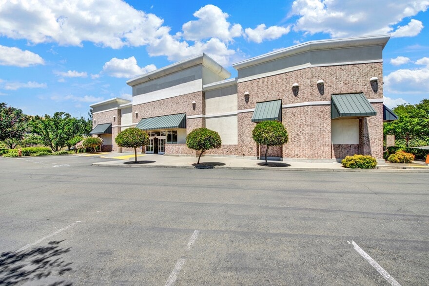 More Photos Of 3340 N Texas St, Fairfield Drugstore For Lease