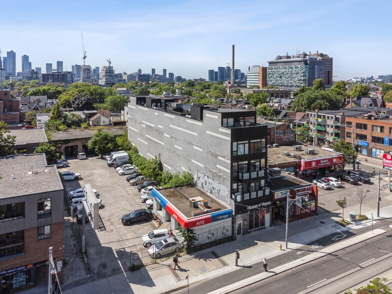 More Photos Of 335 College St, Toronto Apartments For Sale
