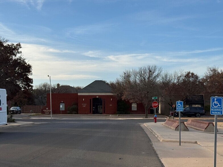 More Photos Of 3823 84th St, Lubbock Office For Sale