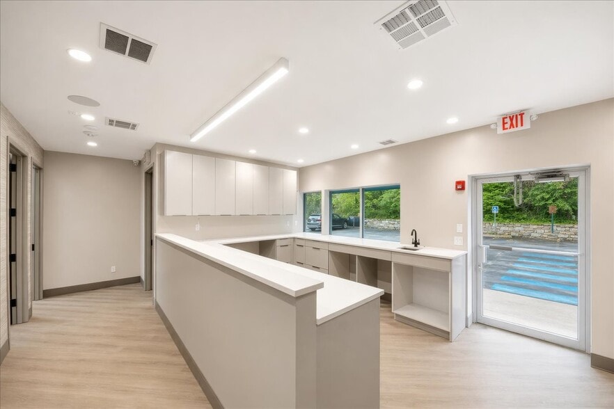 More Photos Of 860 Central Park Ave, Scarsdale Bank For Lease