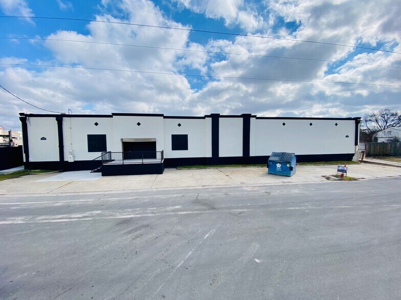 Primary Photo Of 1115 N Bowie St, Seguin Flex For Lease
