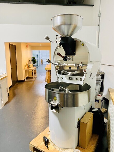 More Photos Of 1109 Okeechobee Rd, West Palm Beach Warehouse For Lease