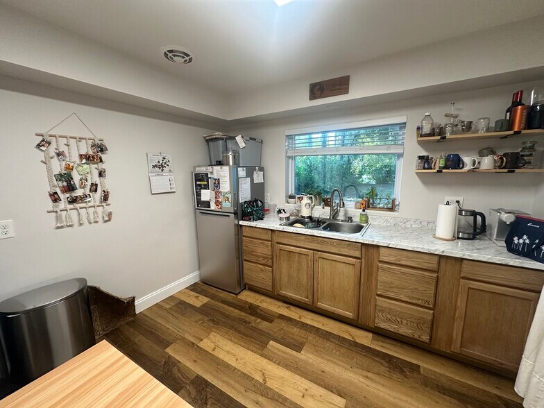 More Photos Of 230 Benmore Dr, Winter Park Medical For Sale