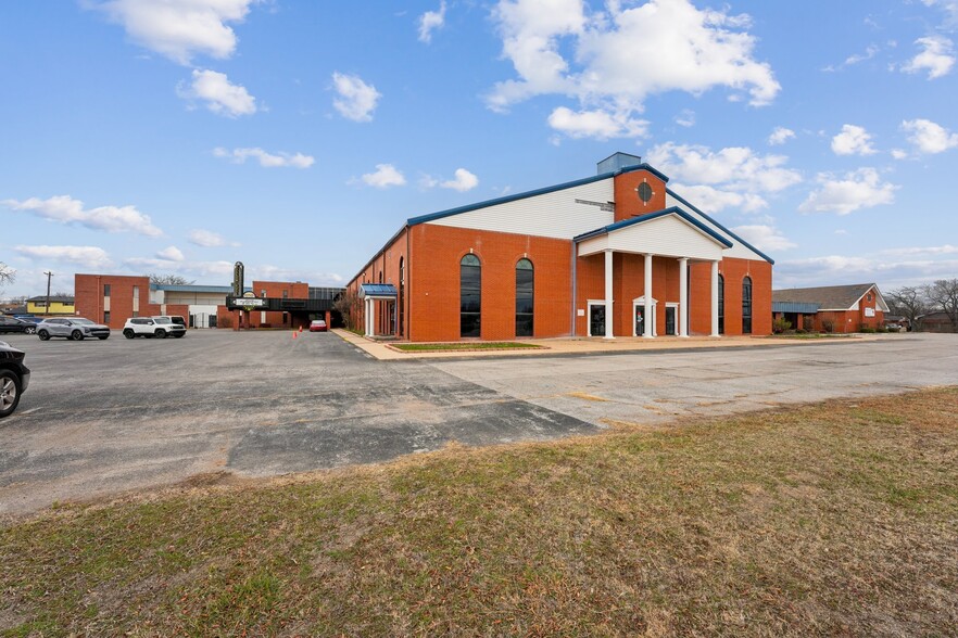 More Photos Of 1005 SW 4th St, Moore Religious Facility For Sale