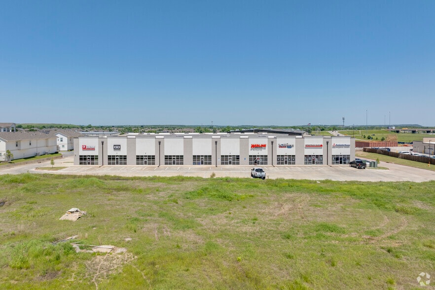 More Photos Of 3402 W 114th St, Jenks General Retail For Lease