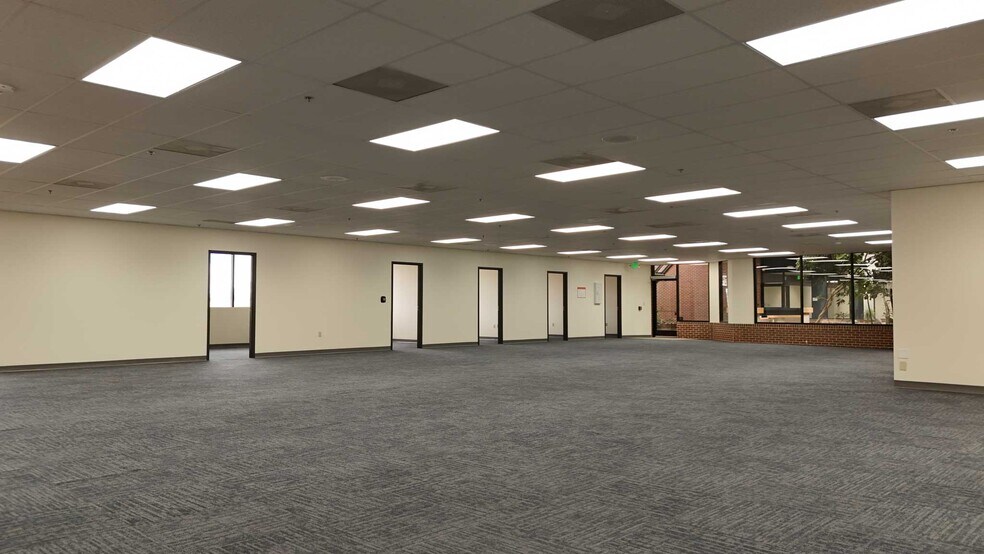 More Photos Of 8955 Drennan Rd, Colorado Springs Flex For Lease