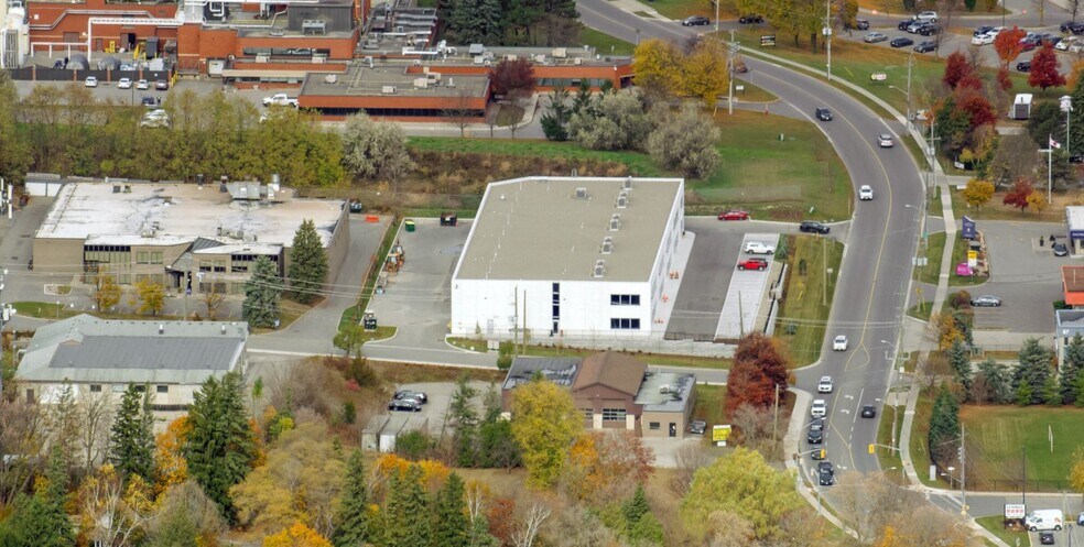 More Photos Of 2 Scanlon Crt, Aurora Distribution For Lease