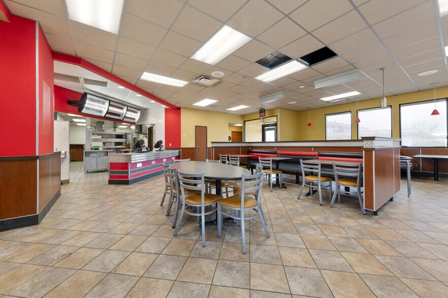 More Photos Of 101 W Lind St, Mankato Fast Food For Sale