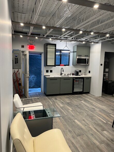 More Photos Of 6828 Commerce St, Springfield Office For Sale