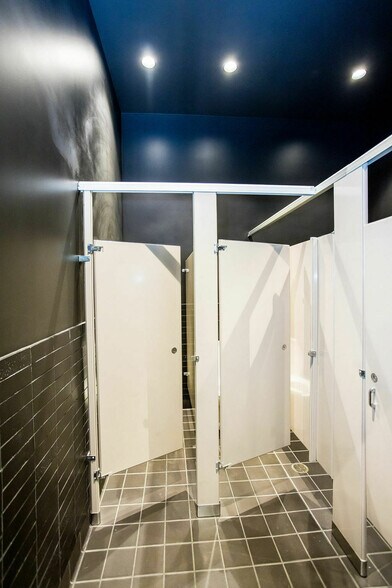 More Photos Of 1716 Broadway, Oakland Storefront For Sale