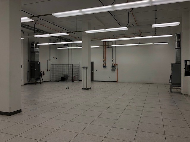 More Photos Of 13229 Southview Ln, Dallas Flex For Sale