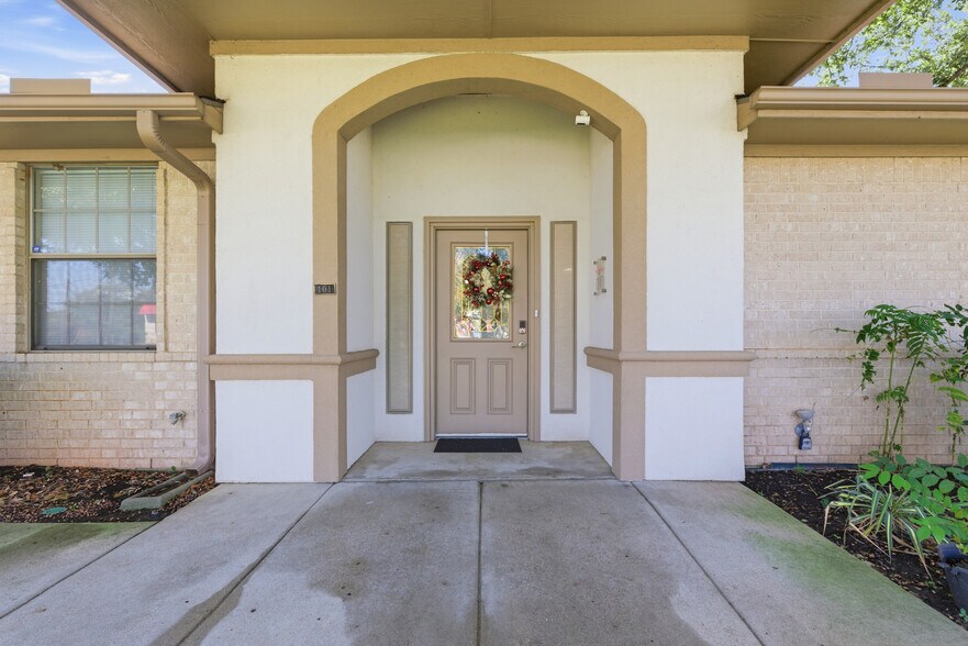 More Photos Of 901 W Wall St, Grapevine Medical For Lease