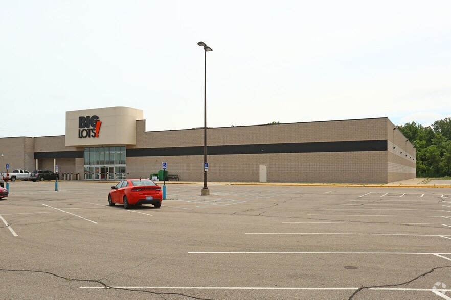 More Photos Of 23351 Eureka Rd, Taylor Freestanding For Lease