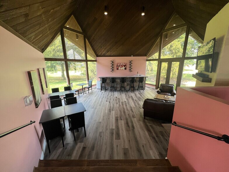 More Photos Of 10804 Wilkshire Blvd, Bolivar Office For Sale