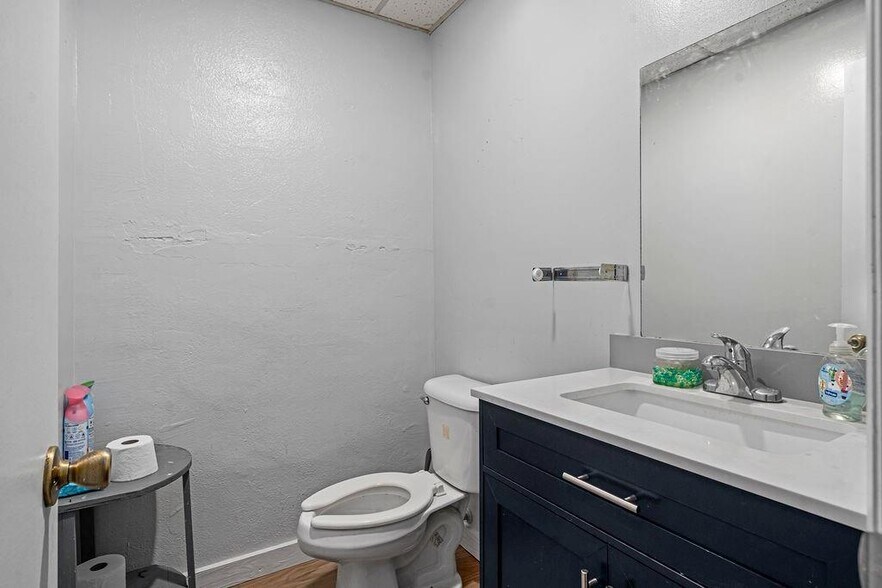 More Photos Of 111 N 3rd St, Ozark General Retail For Sale