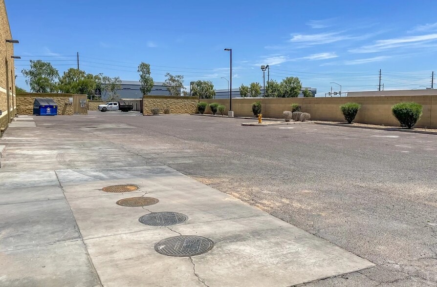 More Photos Of 12455 N 92nd Dr, Peoria Warehouse For Lease