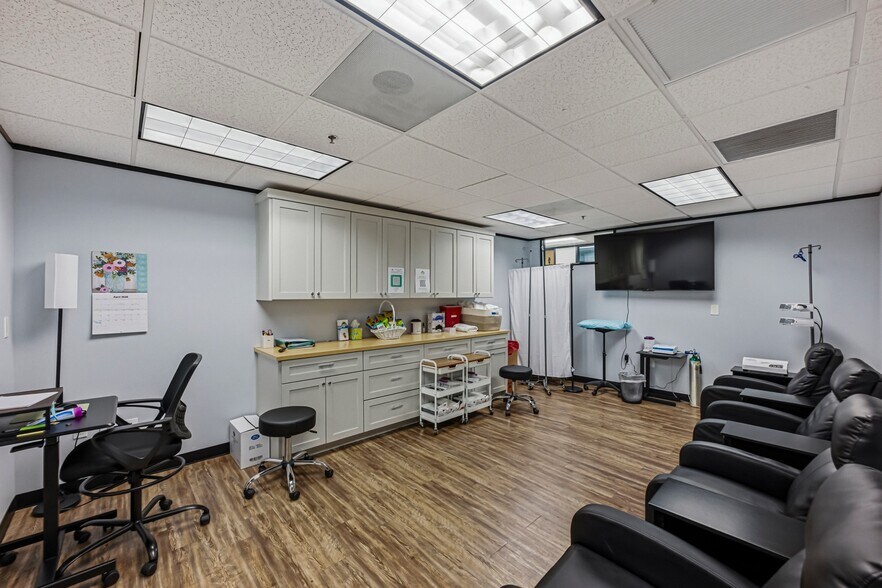 More Photos Of 7000 Bee Caves Rd, Austin Medical For Sale