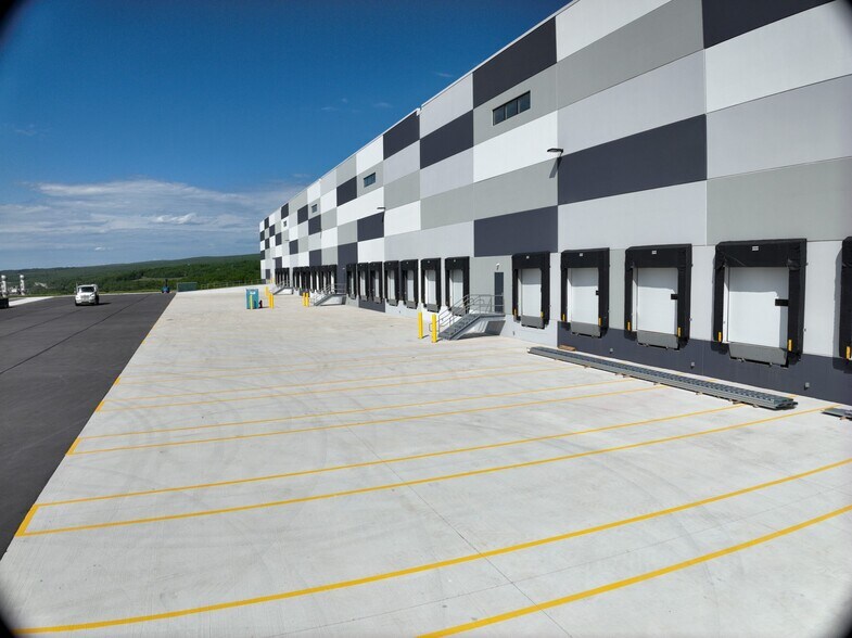 More Photos Of Valley View Dr, Jessup Distribution For Lease