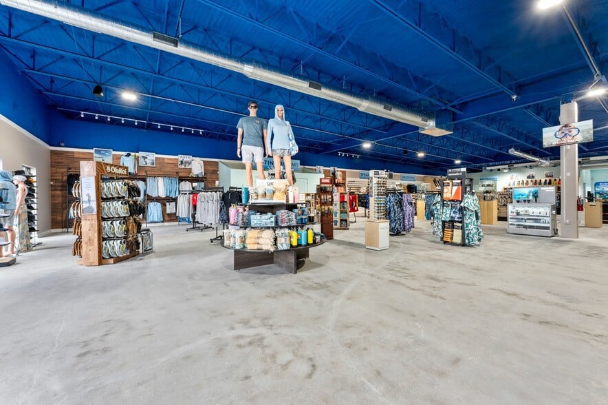 More Photos Of 418 N Dale Mabry Hwy, Tampa Freestanding For Sale