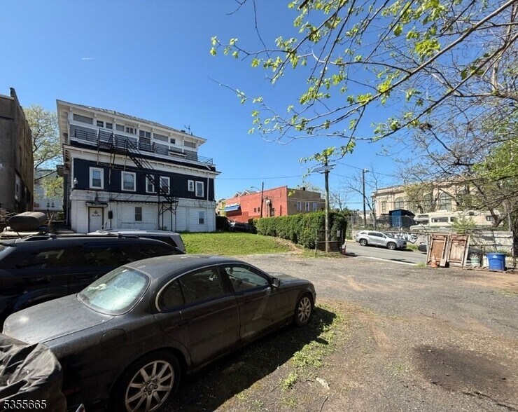 More Photos Of 692 Dr Martin Luther King Jr Blvd, Newark Office For Sale