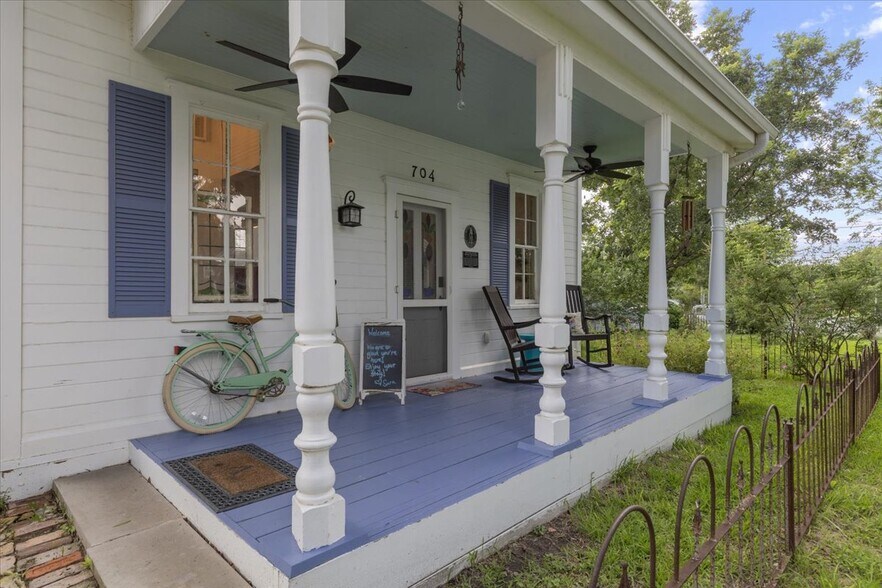 More Photos Of 702 E Main St, Round Rock Office Residential For Sale