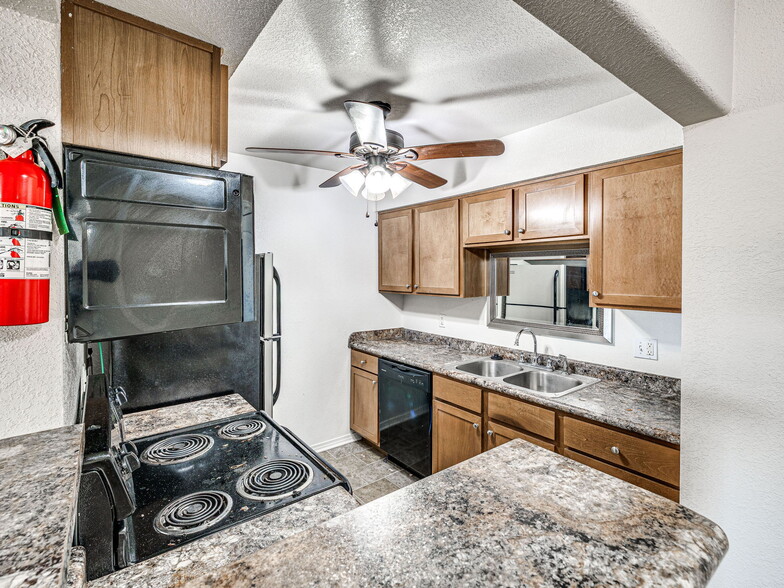 More Photos Of 2302 S 137th East Ave, Tulsa Apartments For Sale