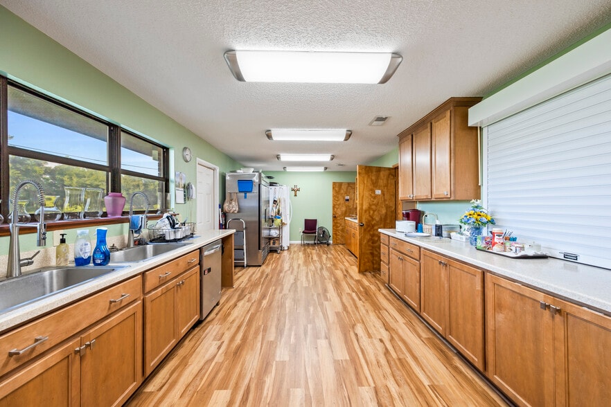 More Photos Of 5056 FL-47, Lake City Specialty For Sale